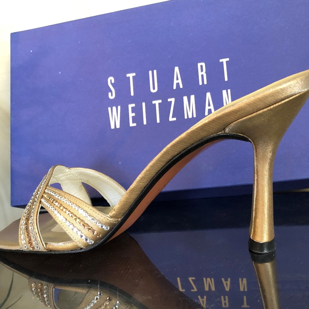 NIB STUART WEITZMAN 9